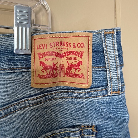 Levi’s Boyfriend Jeans Cropped Size 33 slightly distressed - Picture 5 of 6